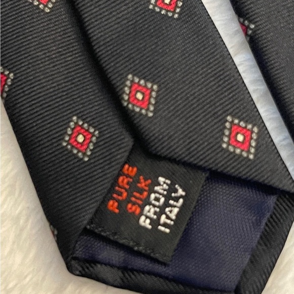 Classic Black Tie with Red Diamond Pattern - Picture 6 of 6